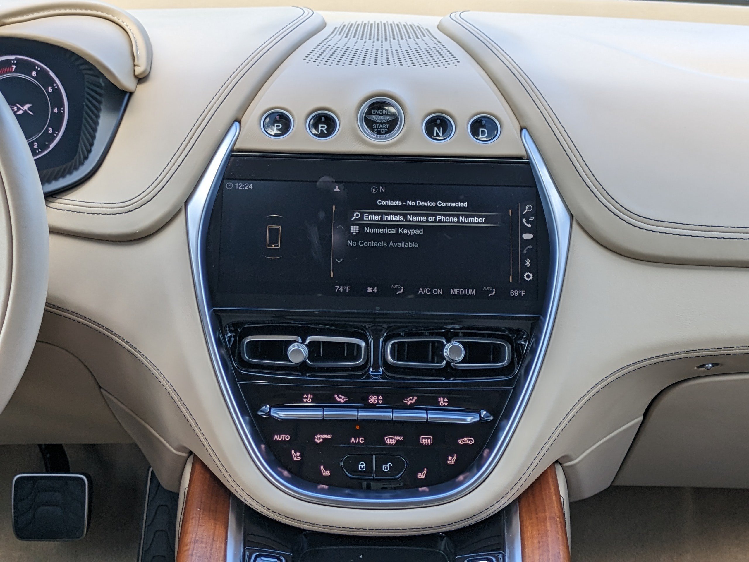 Used 2024 Aston Martin DBX AWD/4WD image 20