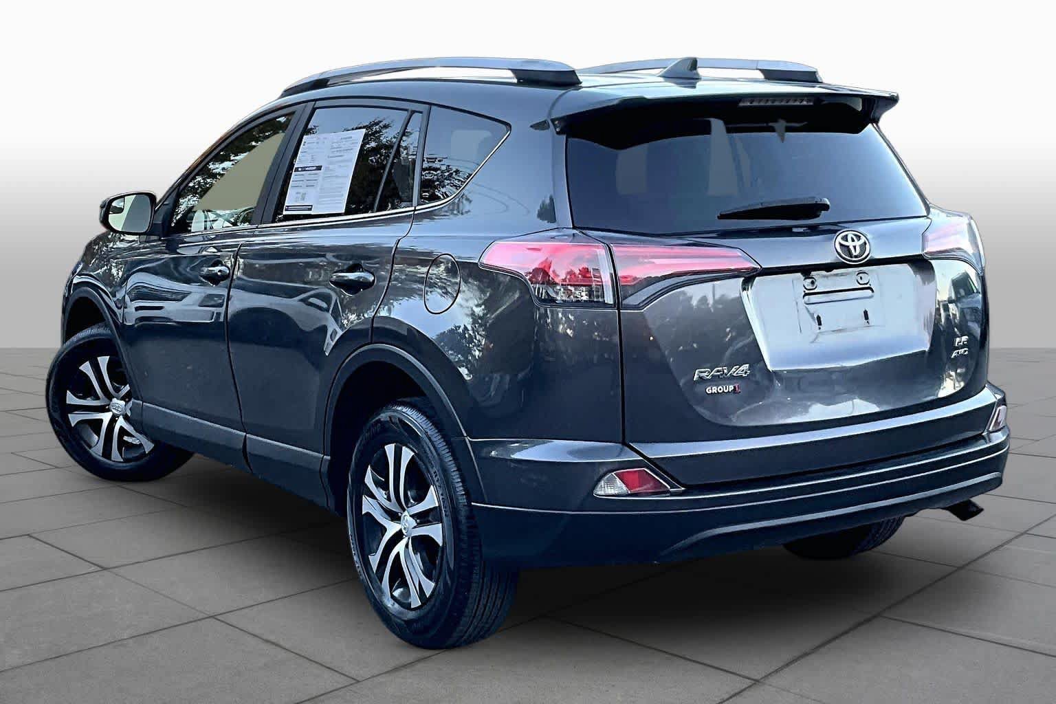 Used 2018 Toyota RAV4 LE w/ Carpet Mat Package AWD/4WD image 12