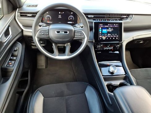 Used 2024 Jeep Grand Cherokee L Altitude AWD/4WD image 23
