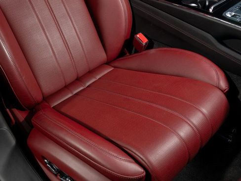 Used 2023 Bentley Flying Spur V8 image 20