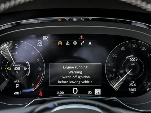 Used 2023 Bentley Bentayga Plug-In Hybrid AWD/4WD image 32