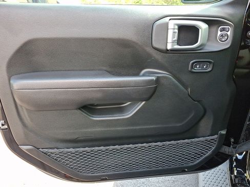 Certified 2019 Jeep Wrangler Sport image 12