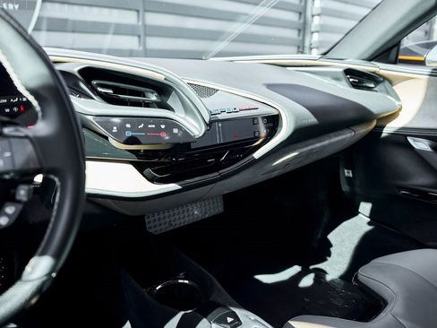 Used 2023 Ferrari SF90 Stradale image 63