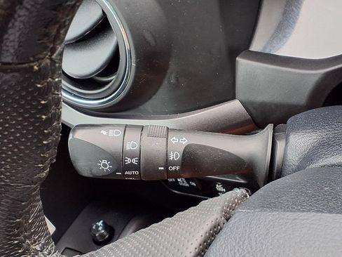 Used 2019 Toyota Tacoma TRD Off-Road AWD/4WD image 17