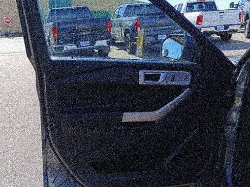 Used 2023 Ford Explorer Limited AWD/4WD image 23