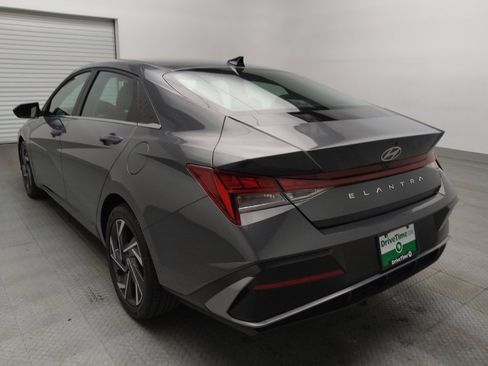 Used 2025 Hyundai Elantra SEL FWD image 5