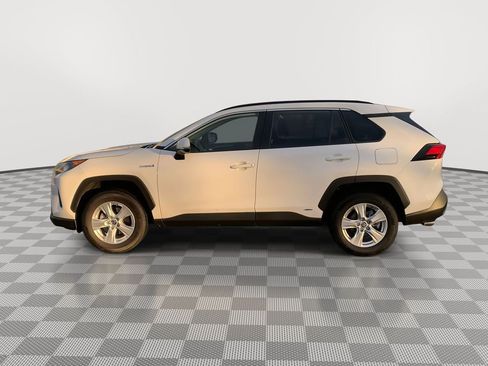 Used 2020 Toyota RAV4 LE image 4