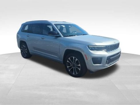 Used 2025 Jeep Grand Cherokee L Overland w/ Luxury Tech Group IV AWD/4WD image 4