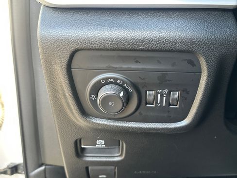 Used 2023 Jeep Grand Cherokee Limited image 36