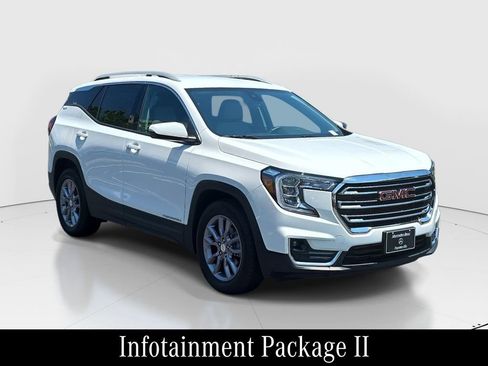 Used 2023 GMC Terrain SLT w/ Infotainment Package II FWD image 3
