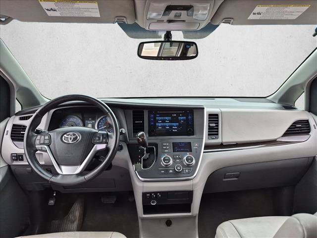 Used 2015 Toyota Sienna XLE FWD image 17