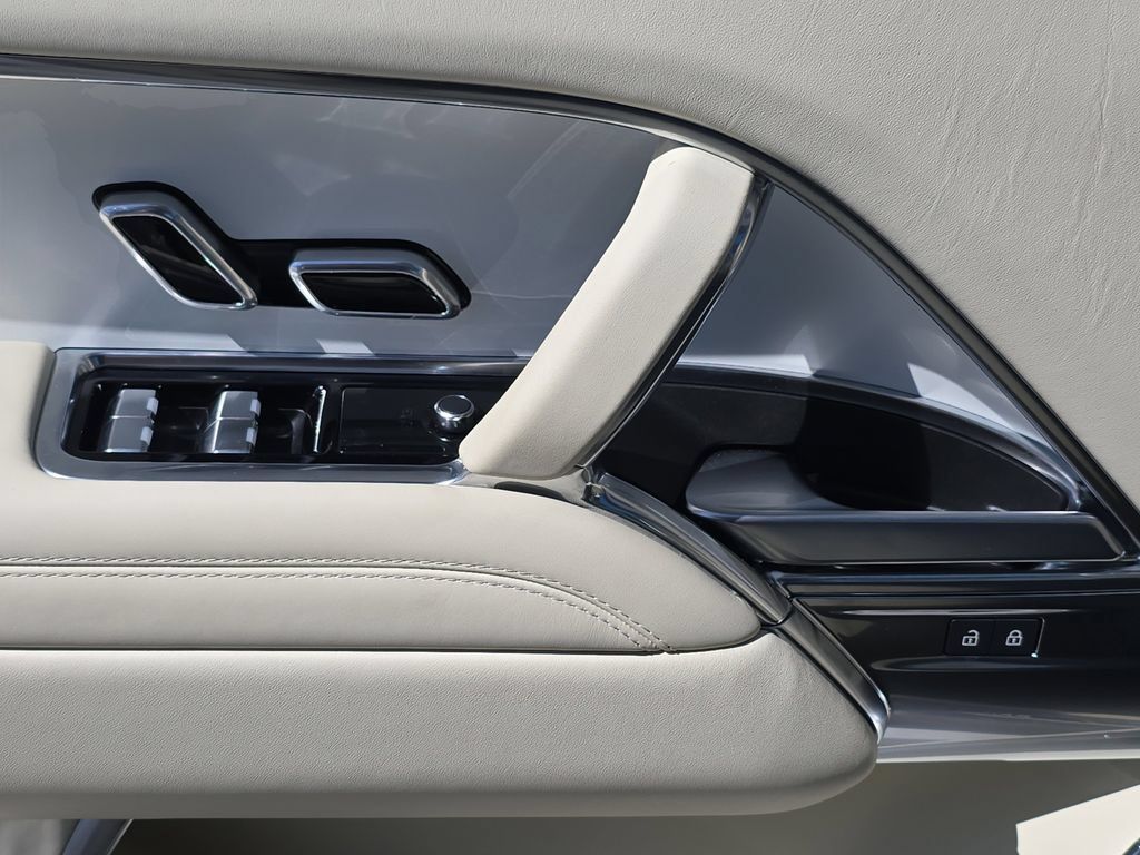 New 2025 Land Rover Range Rover SV AWD/4WD image 28
