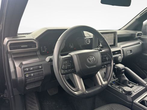 Certified 2025 Toyota 4Runner SR5 AWD/4WD image 11
