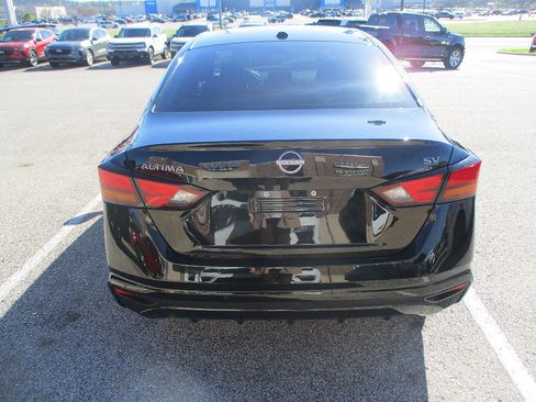 Used 2024 Nissan Altima 2.5 SV FWD image 17