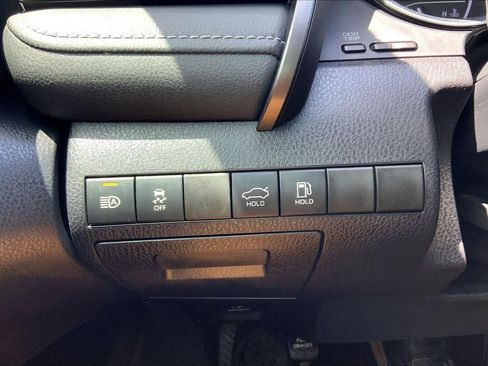 Used 2019 Toyota Camry SE FWD image 32