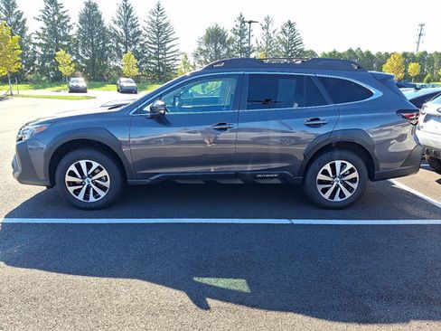 Certified 2025 Subaru Outback Premium AWD/4WD image 5