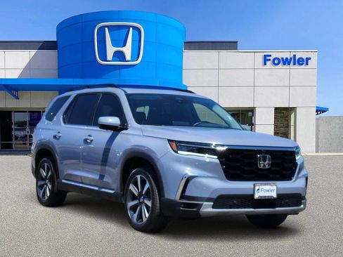 Used 2025 Honda Pilot Elite image 2