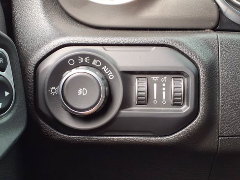 Used 2019 Jeep Wrangler Unlimited Sahara AWD/4WD image 25