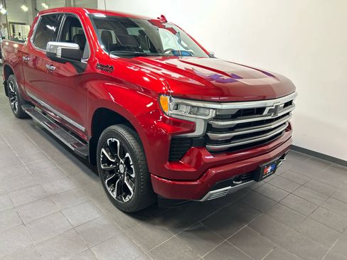 Used 2024 Chevrolet Silverado 1500 High Country w/ High Country Premium Package AWD/4WD image 2