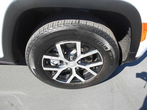Used 2024 Jeep Grand Cherokee L Limited w/ Luxury Tech Group II AWD/4WD image 23