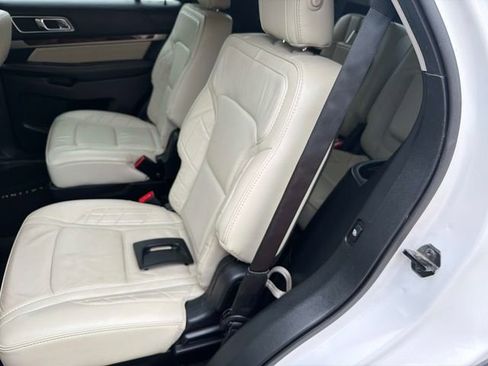 Used 2018 Ford Explorer Platinum AWD/4WD image 13