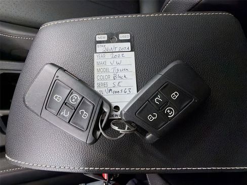 Used 2022 Volkswagen Tiguan SE AWD/4WD image 38