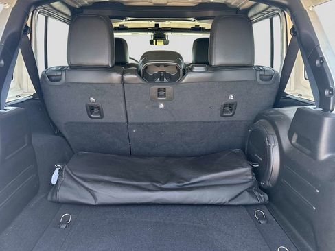 Used 2022 Jeep Wrangler Unlimited Rubicon AWD/4WD image 5