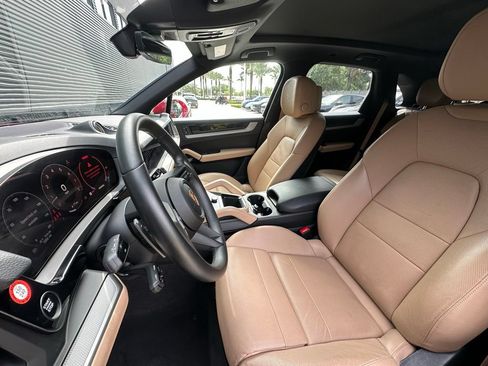 Certified 2025 Porsche Cayenne S AWD/4WD image 5