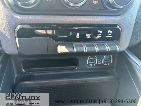 Used 2023 RAM 1500 Big Horn AWD/4WD image 29