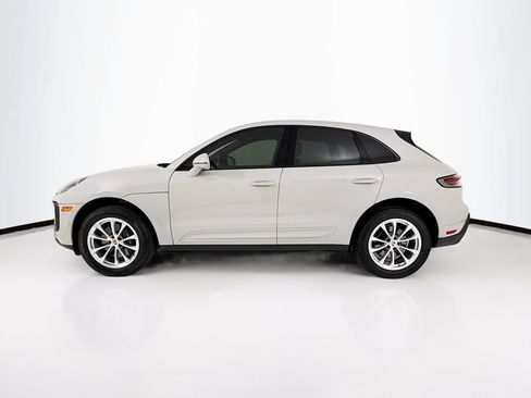 Certified 2025 Porsche Macan AWD/4WD image 2