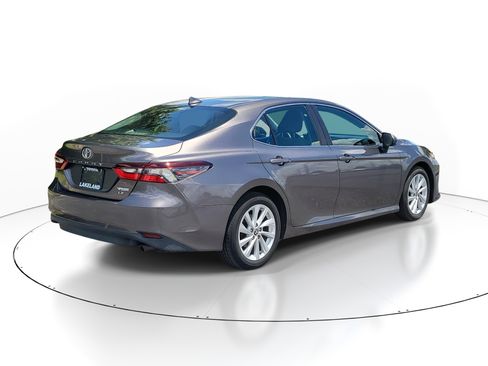 Used 2022 Toyota Camry LE FWD image 7