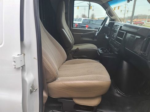 Used 2017 GMC Savana 2500 Extended image 13