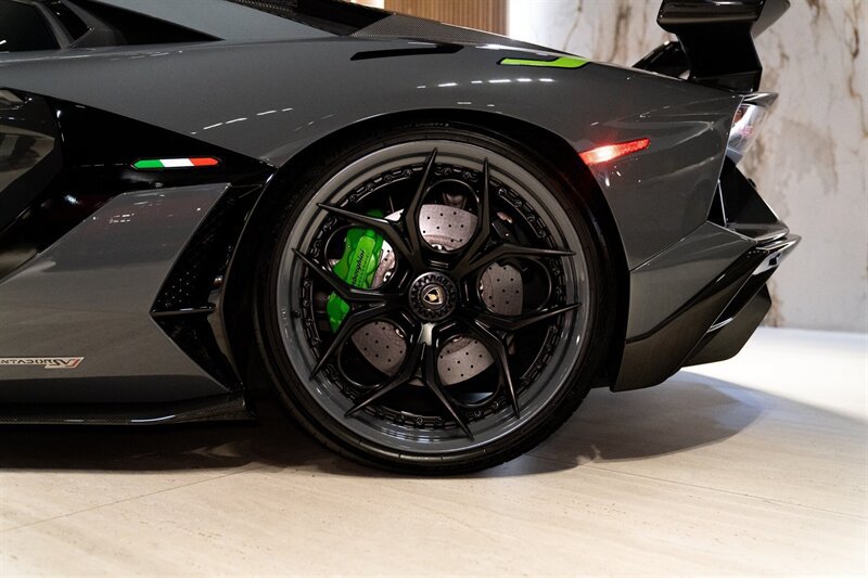 Used 2020 Lamborghini Aventador SVJ AWD/4WD image 24