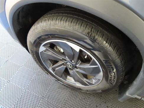 Used 2024 Nissan Rogue SV w/ SV Premium Package FWD image 6