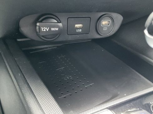 Used 2023 Hyundai Elantra Limited image 13