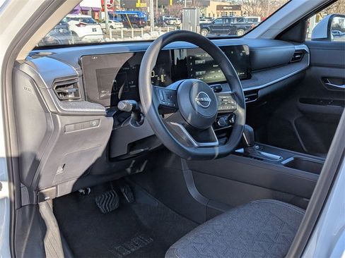 Used 2025 Nissan Kicks SV image 10