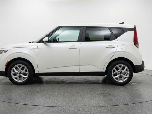 Used 2025 Kia Soul LX w/ LX Technology Package FWD image 5