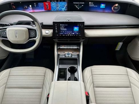 Used 2024 Lincoln Nautilus Reserve w/ Equipment Group 202A image 5