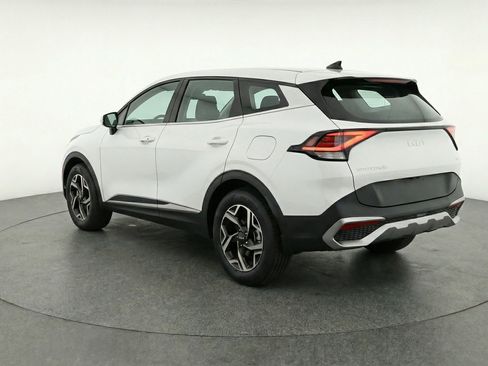 Used 2025 Kia Sportage LX image 6