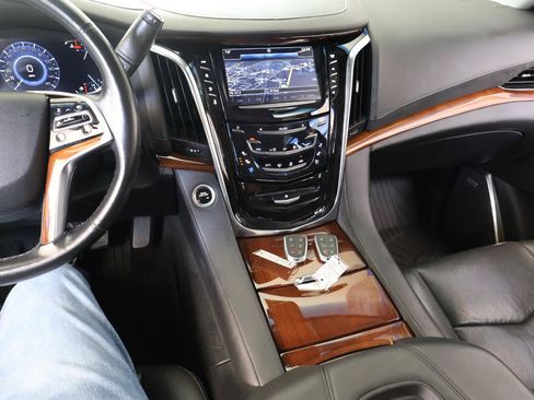 Used 2017 Cadillac Escalade Premium Luxury AWD/4WD image 50