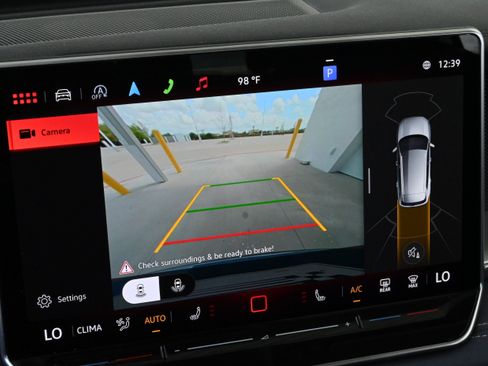 Used 2025 Volkswagen Tiguan SE FWD image 19