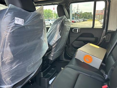 New 2025 Jeep Wrangler Unlimited Rubicon 392 image 14