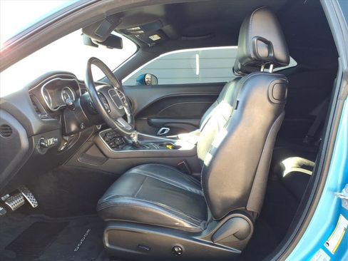 Used 2015 Dodge Challenger SXT Plus w/ Driver Convenience Group image 5