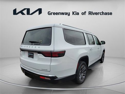 Used 2024 Jeep Wagoneer L Series II image 7