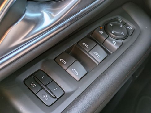 Used 2022 Chevrolet Suburban RST w/ Luxury Package image 23