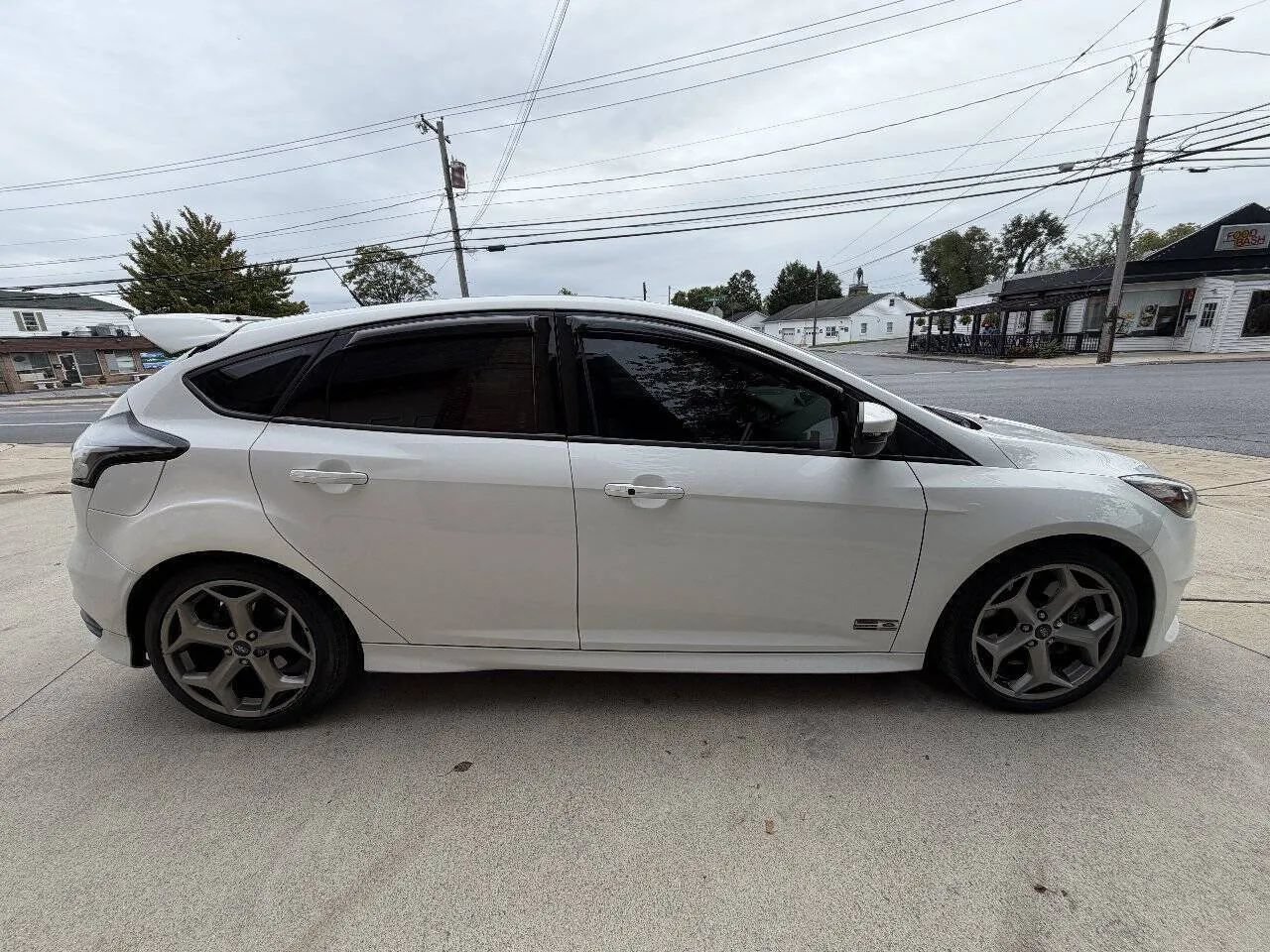 Used 2018 Ford Focus ST w/ Equipment Group 401A FWD image 5
