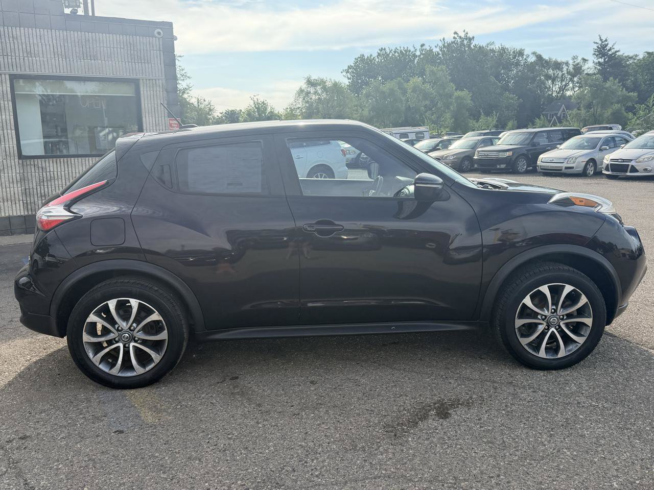 Used 2015 Nissan Juke SV AWD/4WD image 6