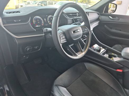 Used 2024 Jeep Grand Cherokee L Altitude AWD/4WD image 9