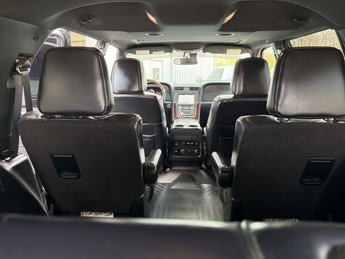 Used 2017 Lincoln Navigator Select image 14