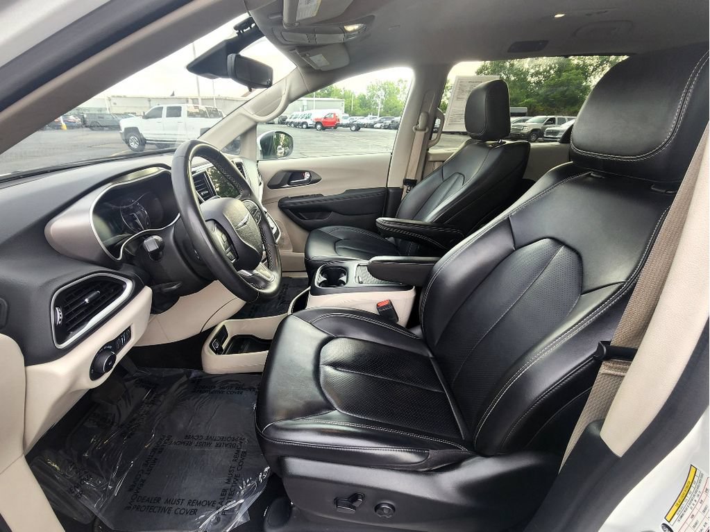 Used 2023 Chrysler Pacifica Touring-L FWD image 34